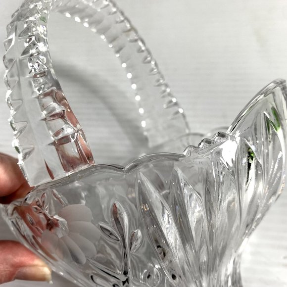 Vintage Pressed Clear Glass Bride Basket Embossed Flowers 7" Tall Wedding Decor - Picture 10 of 12